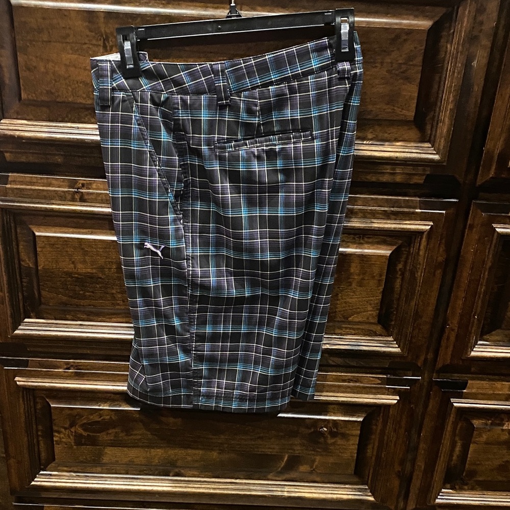Size 32 Puma golf shorts